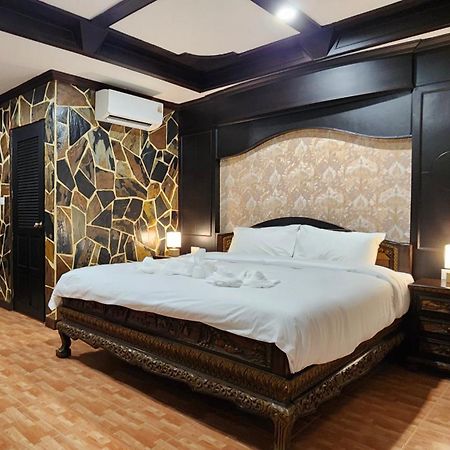 Arya Suites Patong Beach Exterior foto