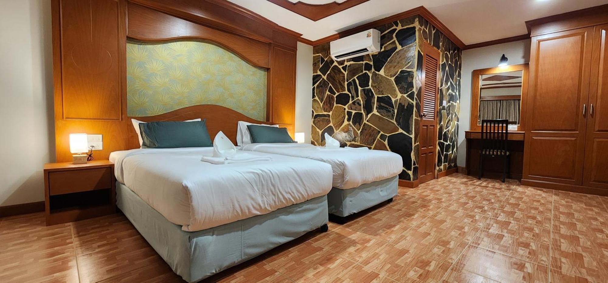 Arya Suites Patong Beach Exterior foto