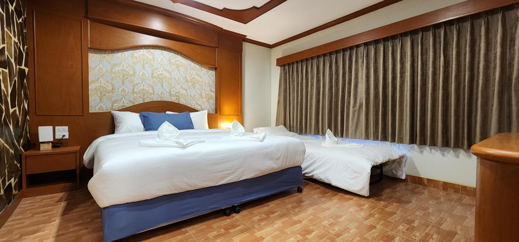 Arya Suites Patong Beach Exterior foto