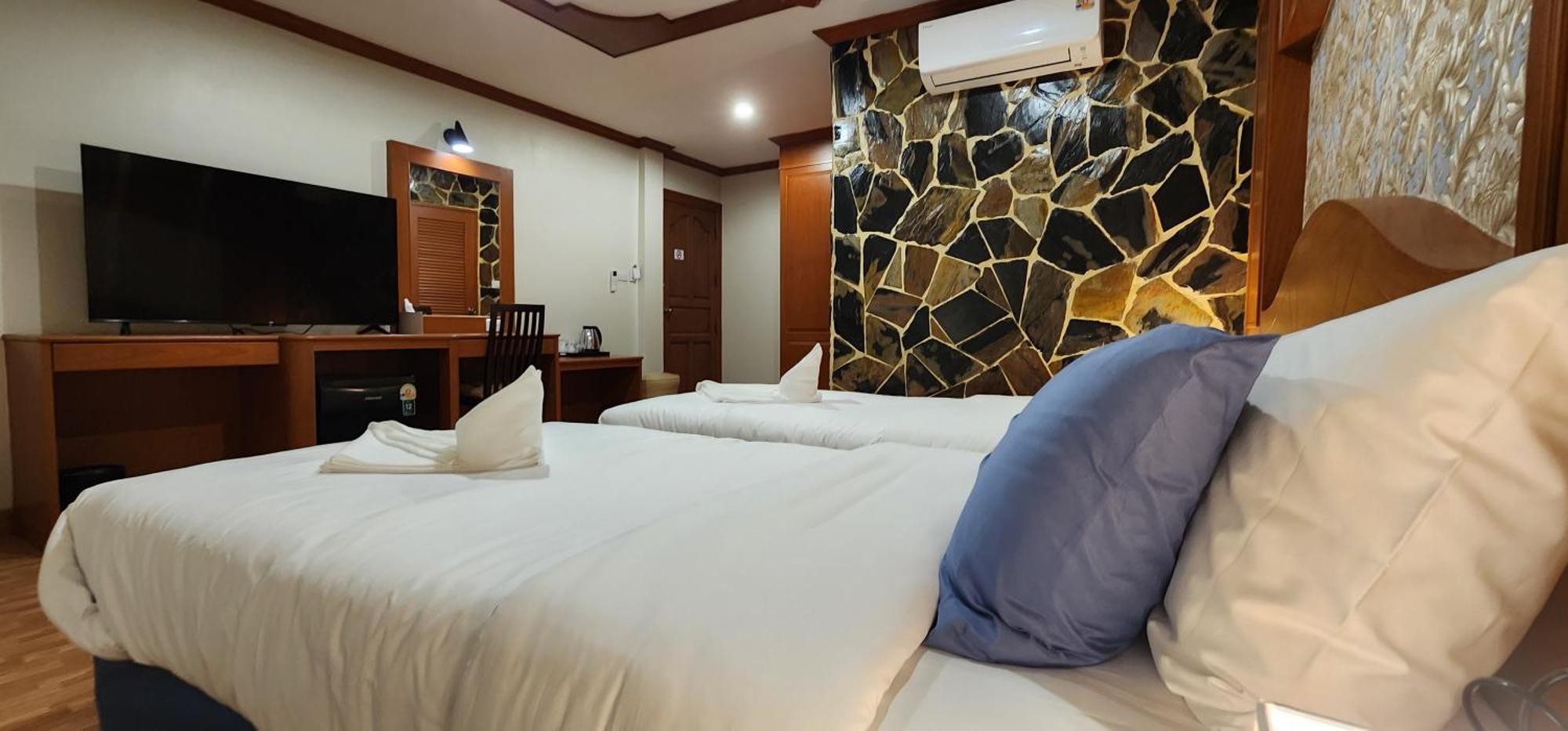 Arya Suites Patong Beach Exterior foto