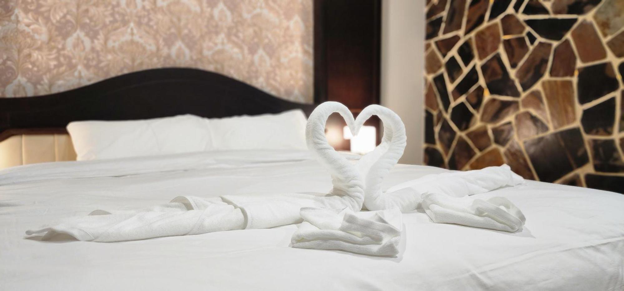 Arya Suites Patong Beach Exterior foto