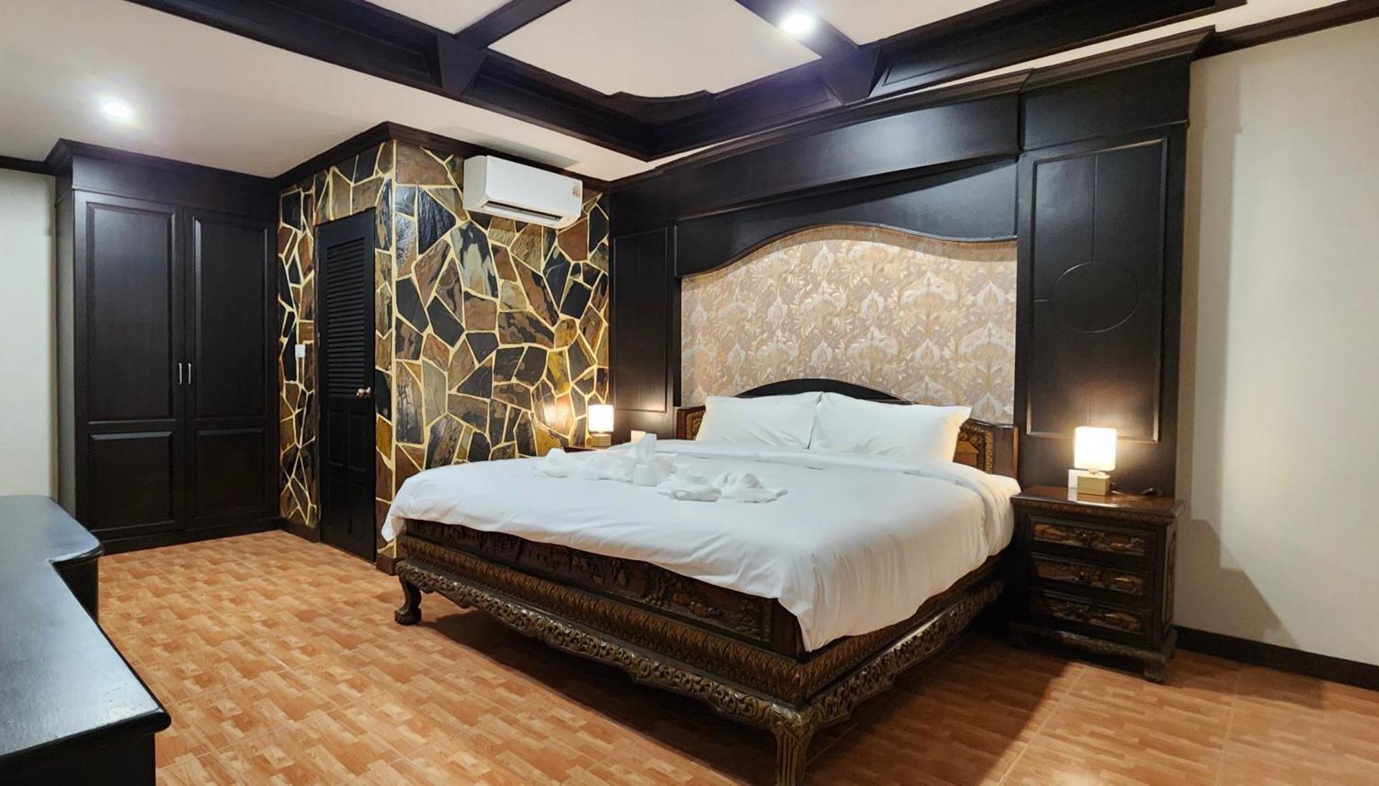 Arya Suites Patong Beach Exterior foto