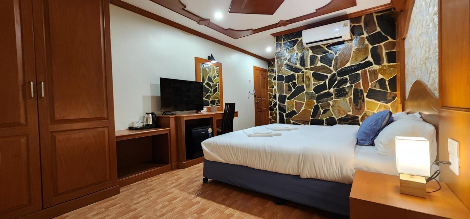 Arya Suites Patong Beach Exterior foto
